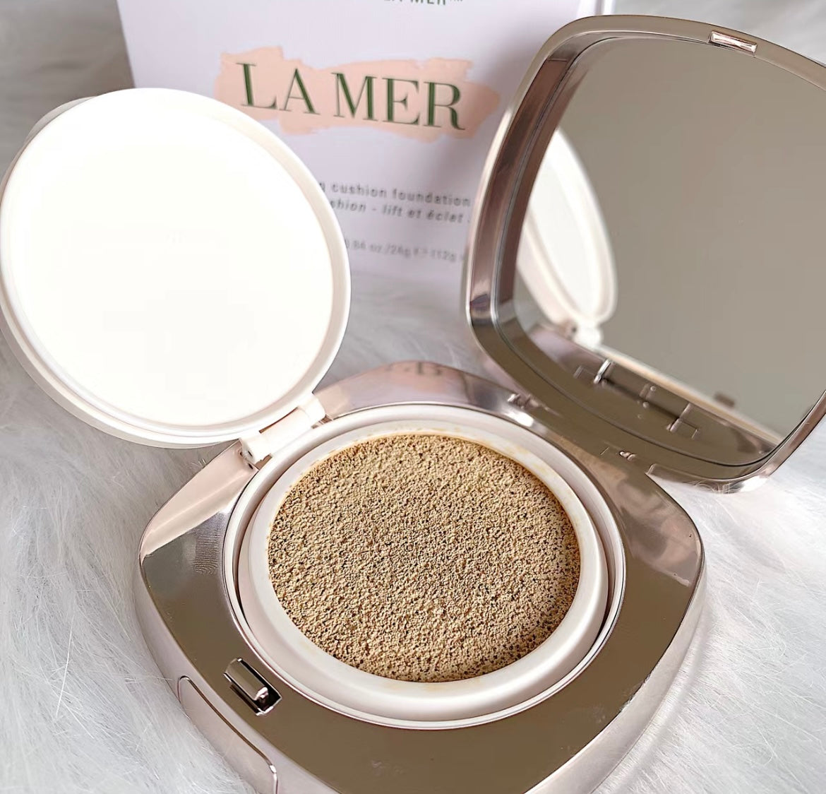 La Mer Luminous Lifting Cushion Foundation SPF 20